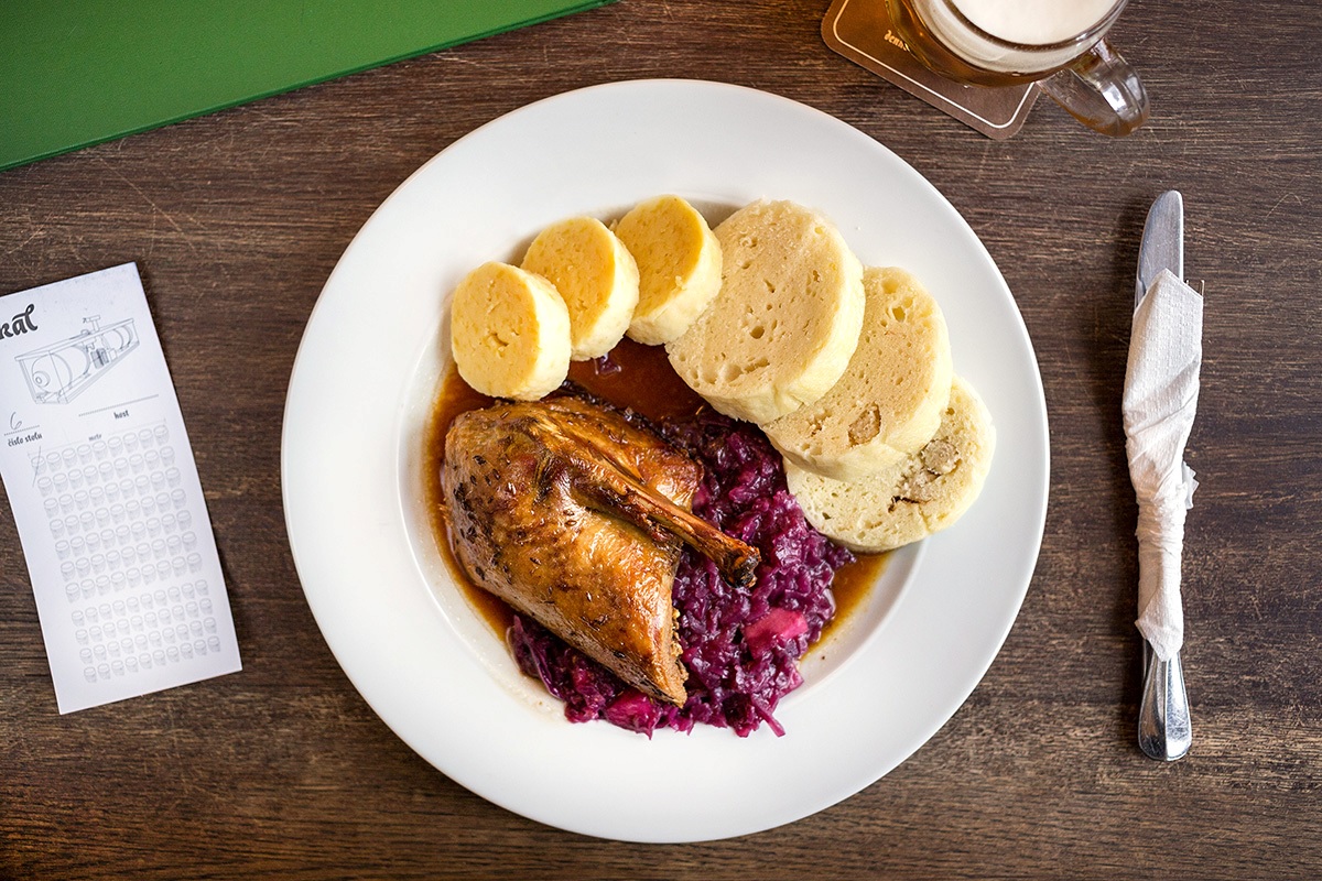 Quarter of roast duck, braised red cabbage with apples, bread and potato dumplings